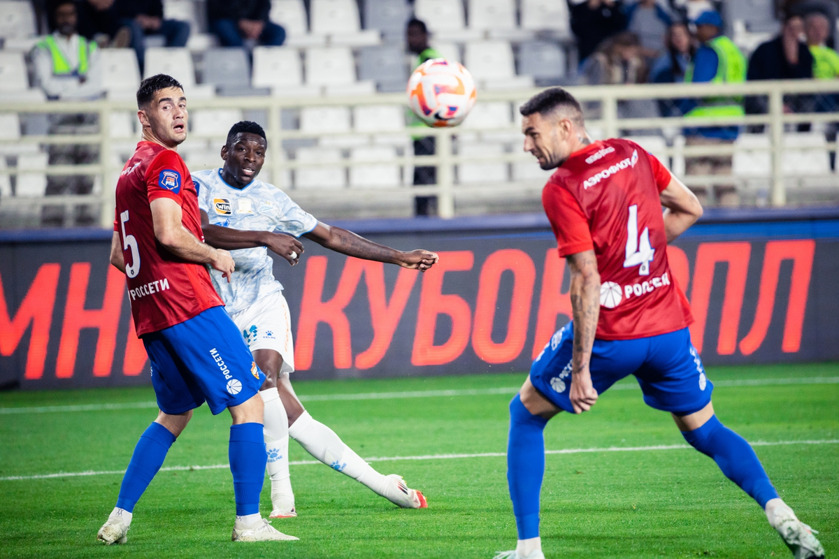 Автор: Вячеслав Евдокимов / ФК «Зенит», Луис Энрике - полузащитник