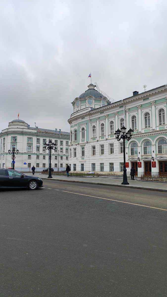 Правительство Тверской области (площадь Михаила Тверского, 1 / Советская улица, 44)
