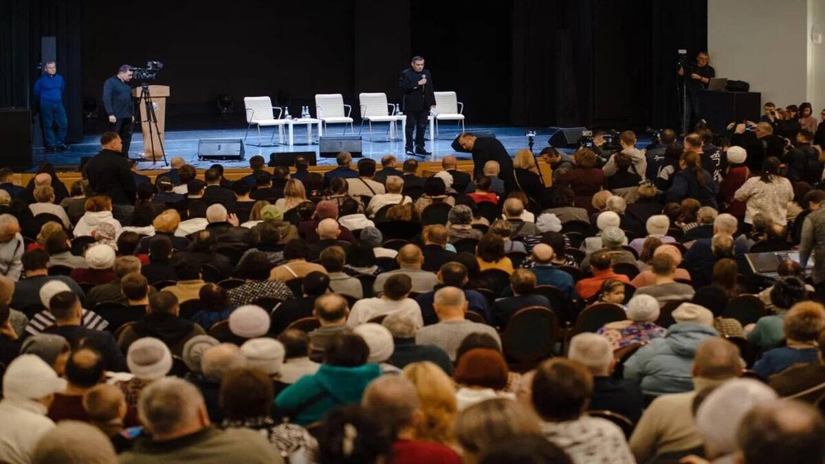    Встреча врио губернатора с жителями курского приграничья продлилась более 5 часов