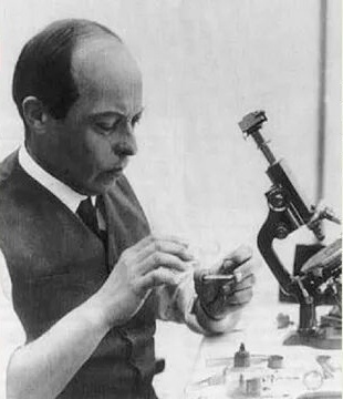 В. Старевич за работой 