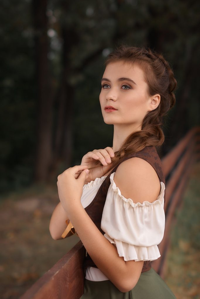 Фотограф Степанов А. Женский портрет в костюме баварки