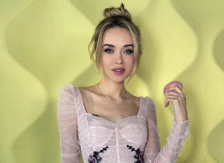 Ксения Владимировна Сухинова — российская модель, телеведущая и участница конкурсов красоты. Мисс Мира 2007. Знак Девы.