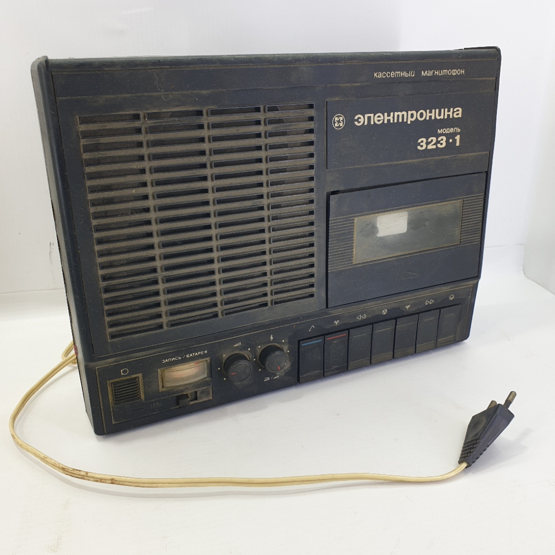 Магнитофон "Электроника 323" (фото из сети интернет)