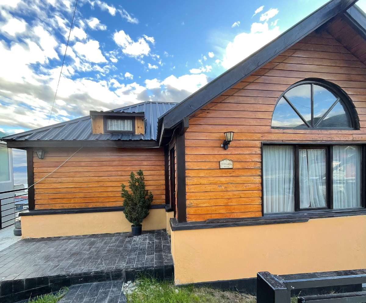 Итого: наш домик в городе Ушуайя в 15 минутах от центра на автобусе