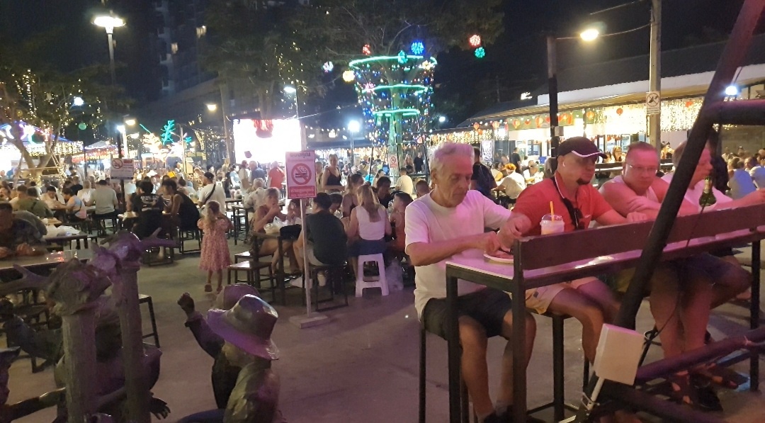 Надо сказать, что готовить танцы умеют. Да и подача еды у них на высоком уровне. В следующий  раз обязательно покажу вам конечный продукт