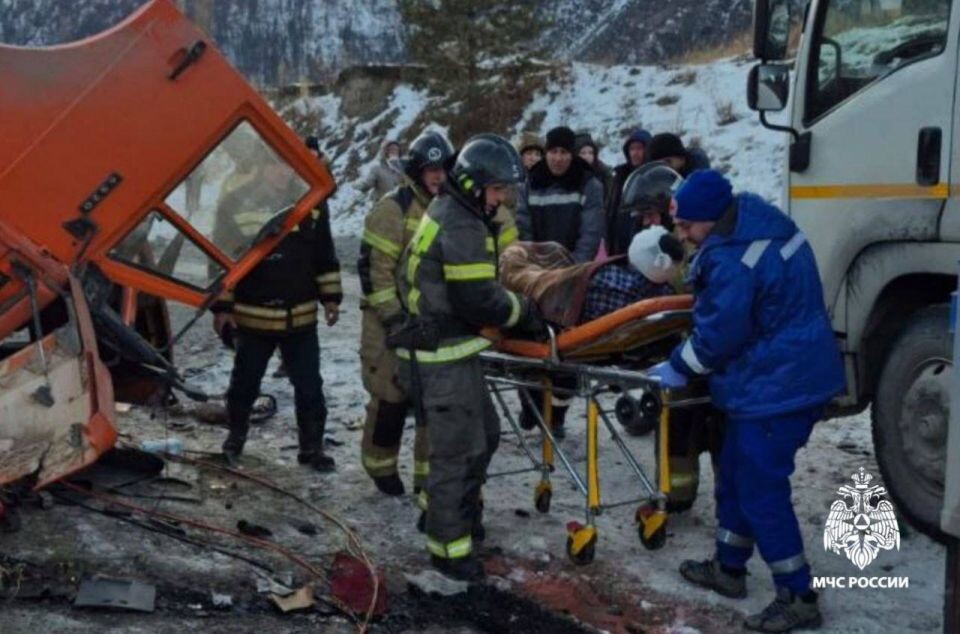    ДТП с грузовиком на Алтае. Источник: МЧС Республики Алтай