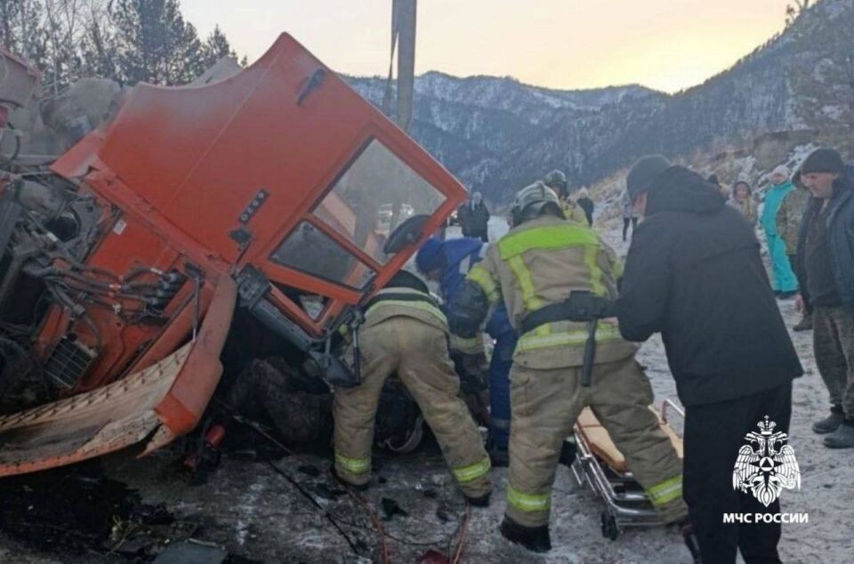    ДТП с грузовиком на Алтае. Источник: МЧС Республики Алтай