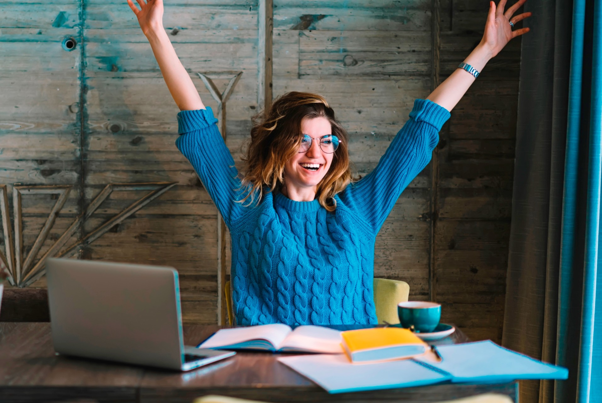 C любовью к каждому . Наташа Эльберг- более 24 лет непрерывно практикующий кризисный психолог, энергопсихолог , автор книг -бестселлеров , автор методики ментальной трансформации и коррекции любых жизненных ситуаций с помощью специальных энергетических практик.