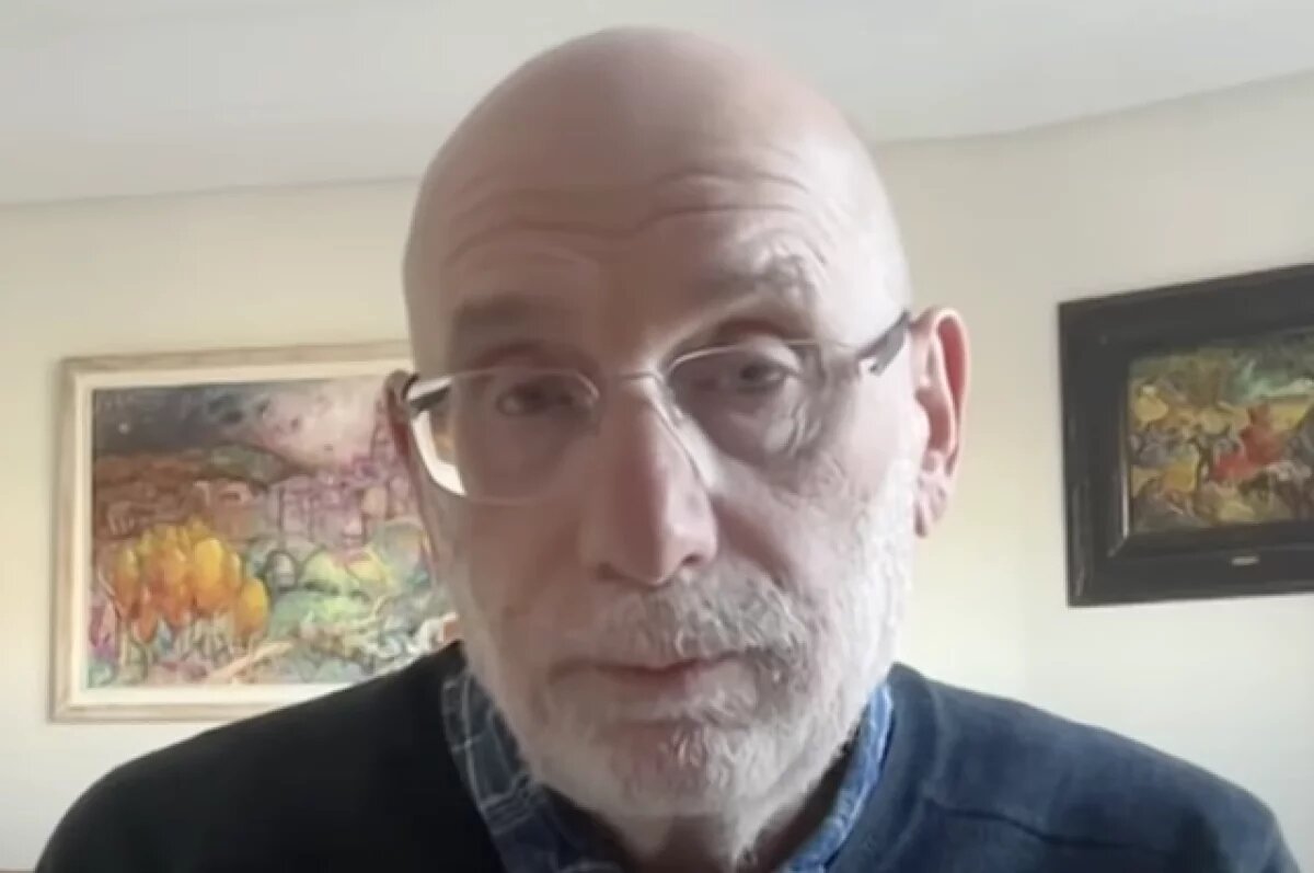    ТАСС: долг Акунина в РФ по неоплаченным штрафам вырос до 75 тысяч рублей