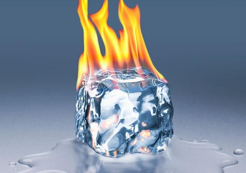 Пламя минимализм. Огонь на снегу. Fire in the ice. Fire in the ice. Картинка свеча огонь и лёд.