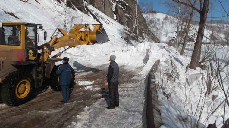    Снежная лавина сошла в горах Красноярского края. Фото:mchs.gov.ru