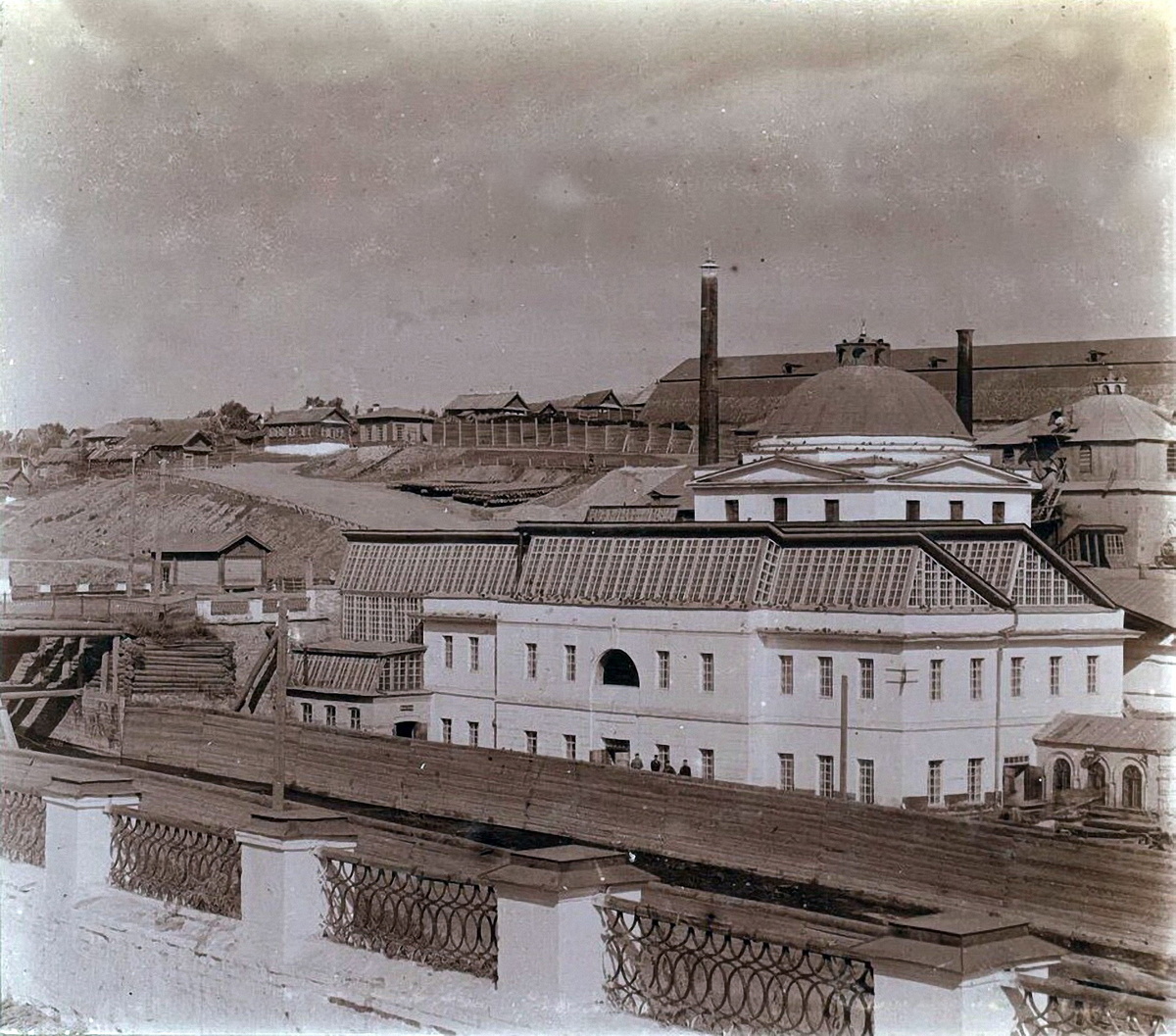 Главное здание Каменского завода