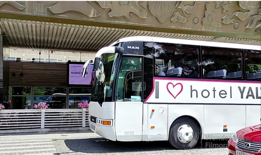 Нашёл только фото автобуса, но в целом наклейки одинаковые.