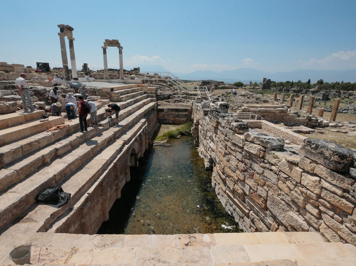    Врата Плутона (Аида) в Памуккале© Getty Images / Anadolu