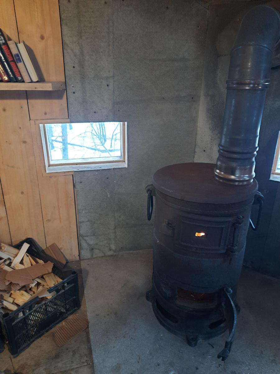 Вторая печь-буржуйка в обсерватории. 