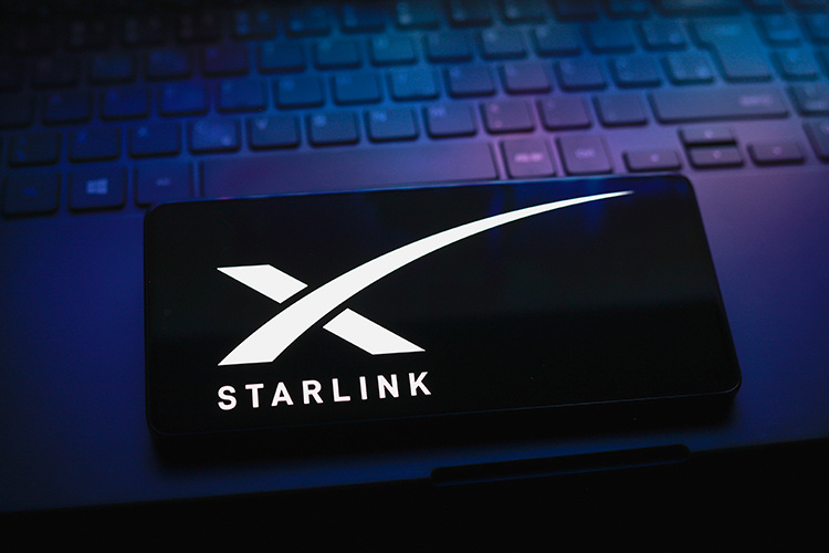    «Система Starlink является основой связи для вооруженных формирований Украины. Пишут, что Трамп приказал отключить Starlink и в зоне БД», — сообщал на днях телеграм-канал «Крупнокалиберный Переполох», хотя информация пока не подтвердилась.   
Фото: © Jaque Silva / Keystone Press Agency / www.globallookpress.com