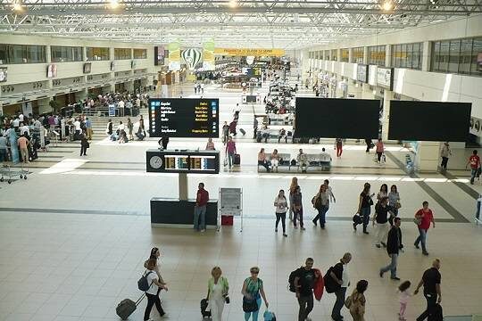    Родившуюся в аэропорту Антальи девочку до сих пор не передали в Россию