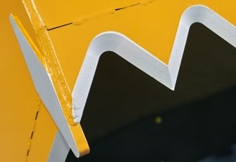 Сварной нож Hardox для оптимальных режущих характеристик.