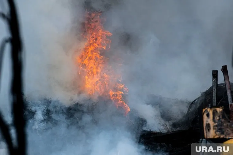 В помещениях здания из-за пожара оказались заблокированы минимум 100 человек (архивное фото)
Фото: Илья Московец © URA.RU