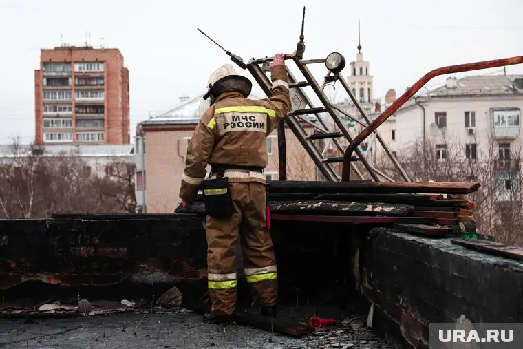 Пожару присвоили четвертый уровень сложности из пяти (архивное фото)
Фото: Размик Закарян © URA.RU