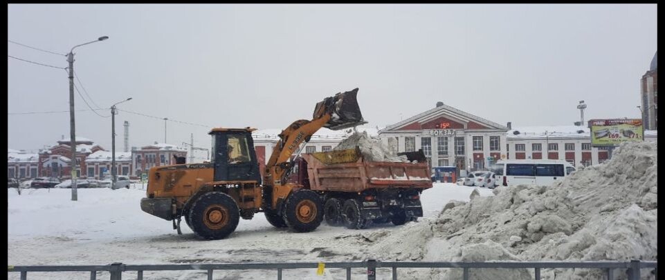    Уборка снега в Барнауле. Источник: Barnaul.org