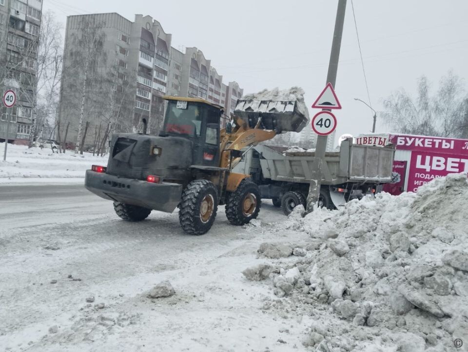    Уборка снега в Барнауле. Источник: Barnaul.org