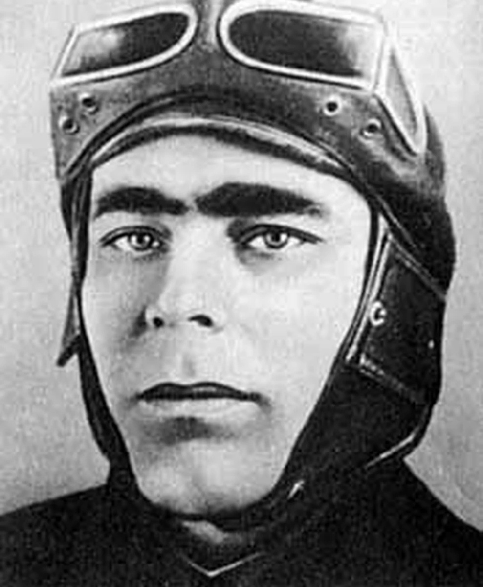 Л. И. Брежнев во время срочной военной службы под Читой. 