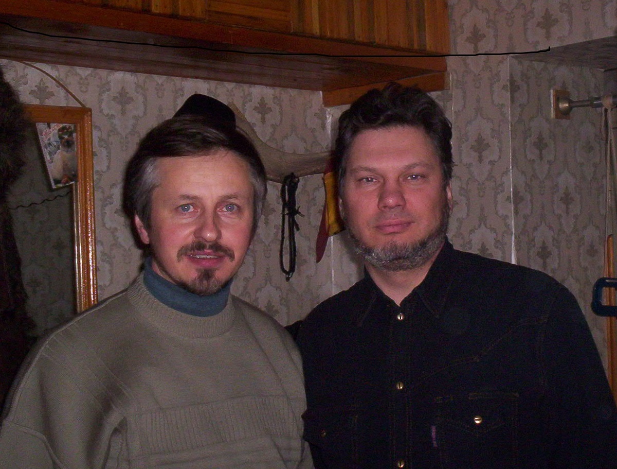 Слева - Толик-младший, справа - Толик-старший.