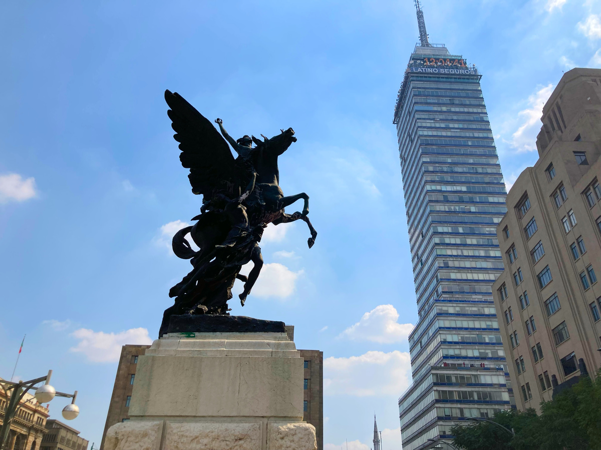 Вид на первый небоскреб в Латинской Америке