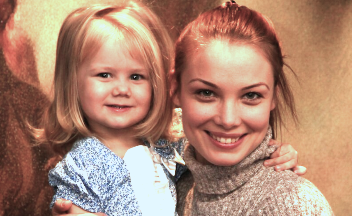 на фото Татьяна Арнтгольц с дочкой Машей