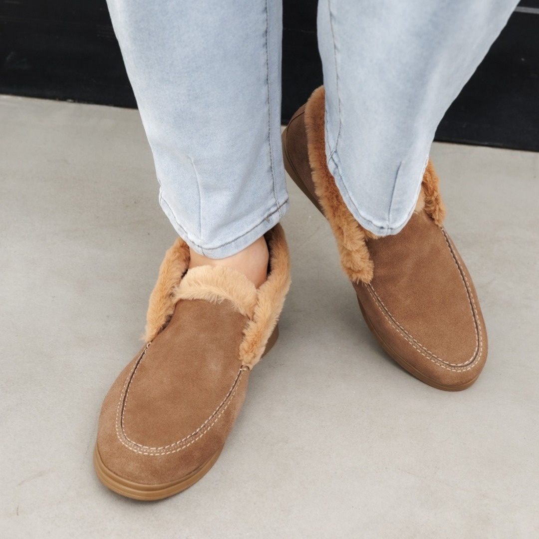 На фото укороченные ботинки из спилок-велюра, артикул 4320-1