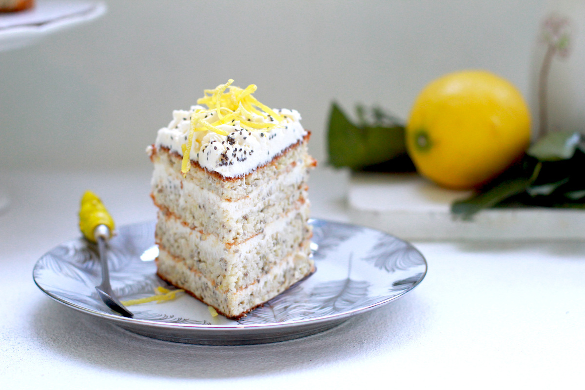 Немного эстетики от Елены Некрасовой. Просто это красиво! Маково-лимонный низкоуглеводный торт. https://t.me/urbanistka_vl