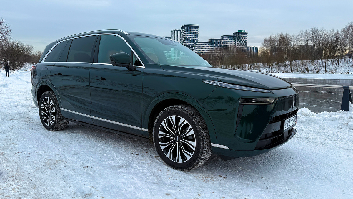 Шестиместный Wey 07 не мал — он размером с L9, длина превышает пять метров.