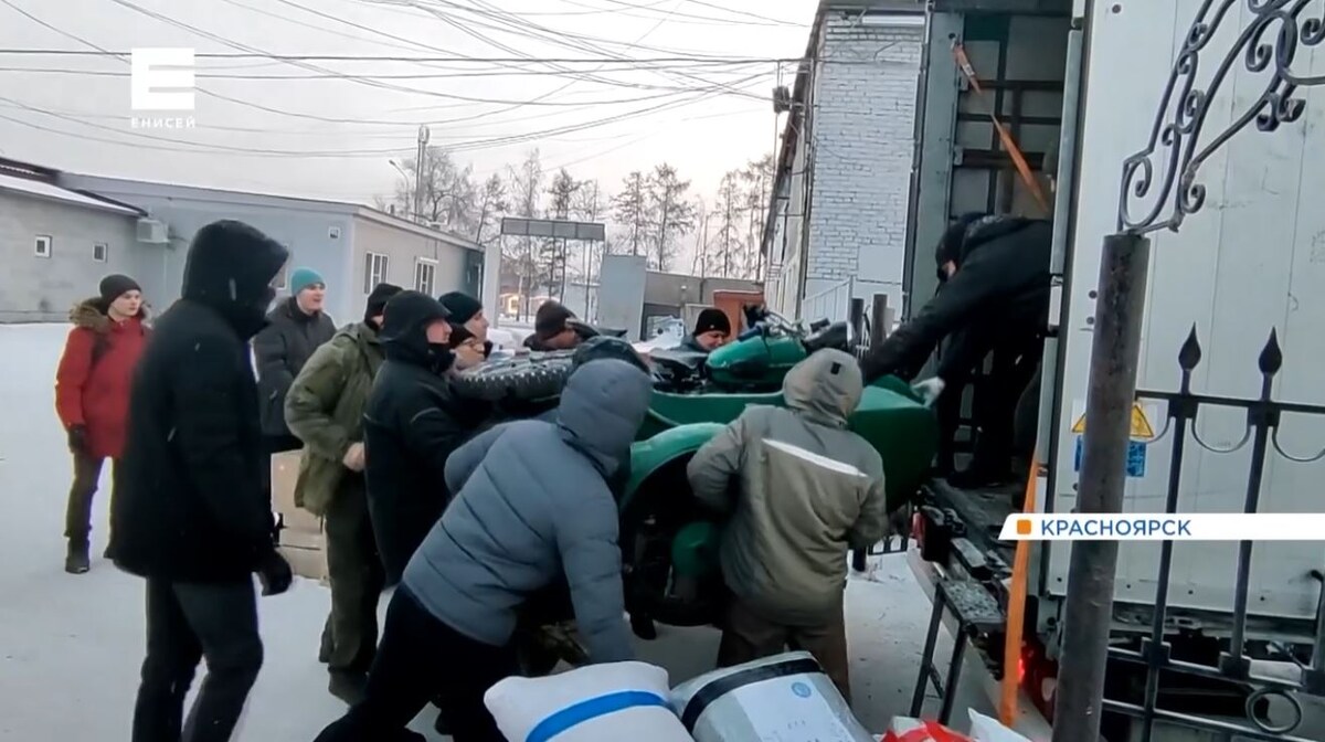     Из Красноярска в зону СВО отправили очередную партию гуманитарной помощи и подарки к 23 февраля