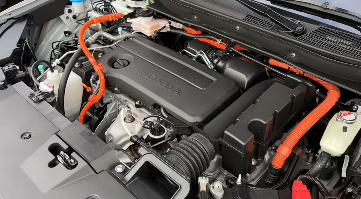 Моторный отсек. ДВС и гибридная составляющая.