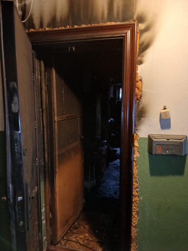    Двух человек госпитализировали из горящего дома в поселке КарелииГосударственный комитет Карелии по ОЖ и БН