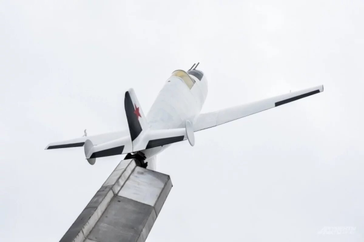    Губернатор Куйвашев поздравил уральцев с Днем гражданской авиации