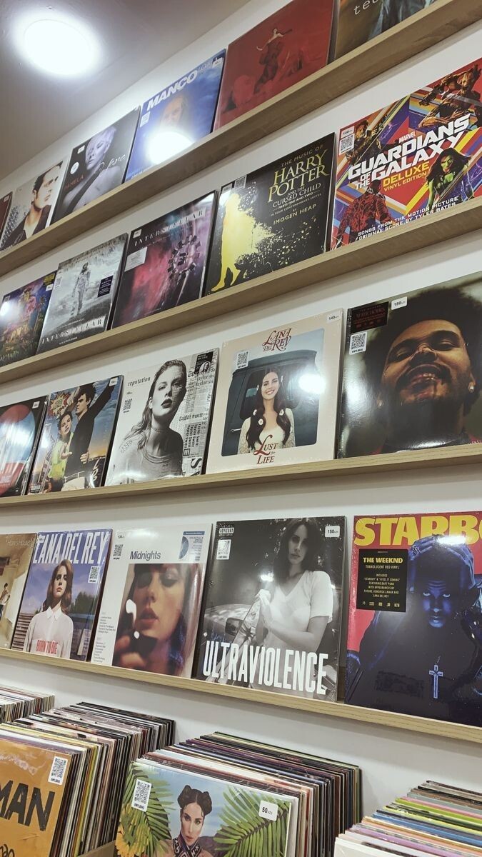 Магазин виниловых пластинок