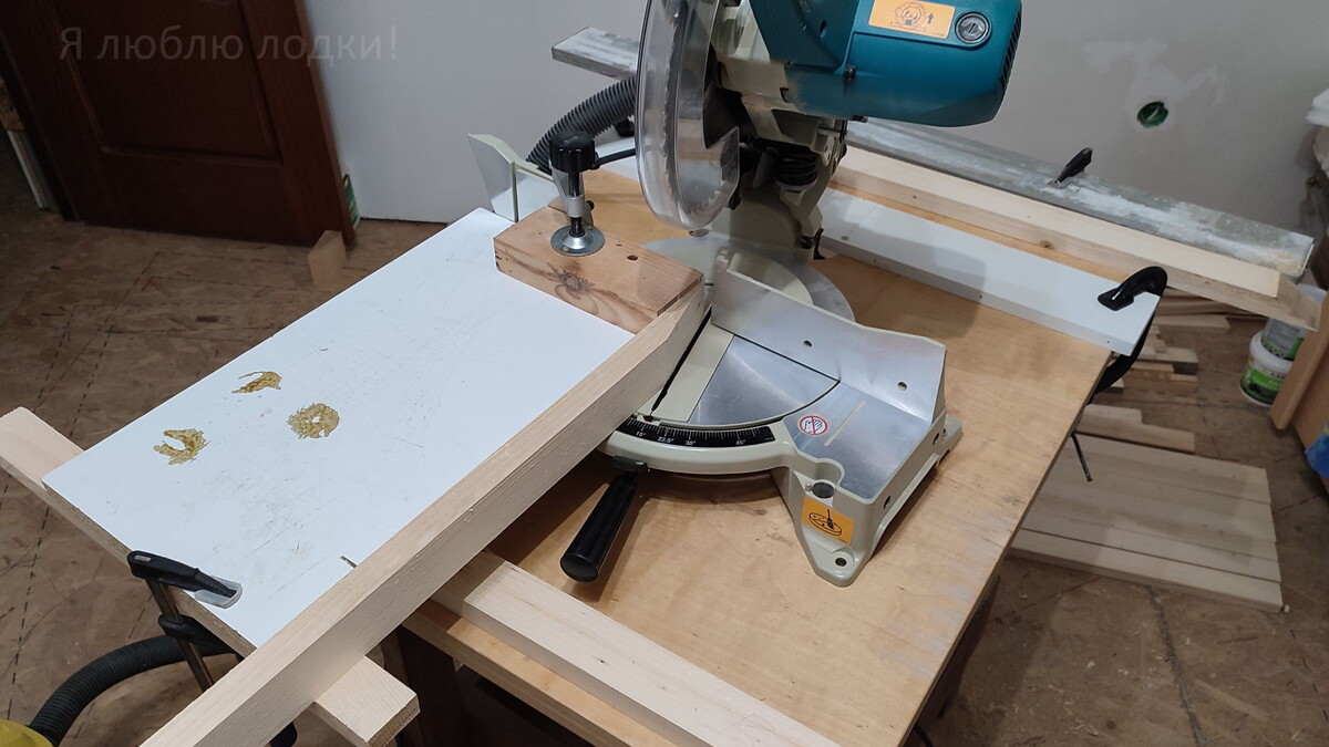 Срезаю фаски 1:4 торцовочной пилой для соединения «на ус» (галерея фото)