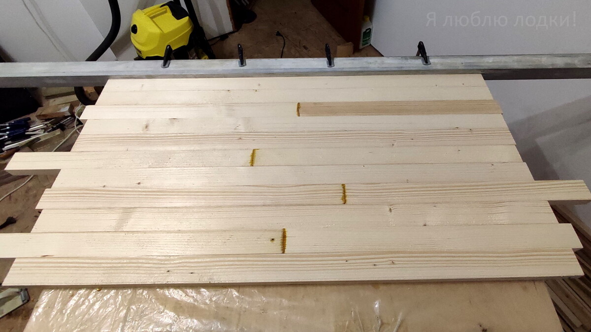 Профрезеровал кромки, убедился, что рейки укладываются без зазоров