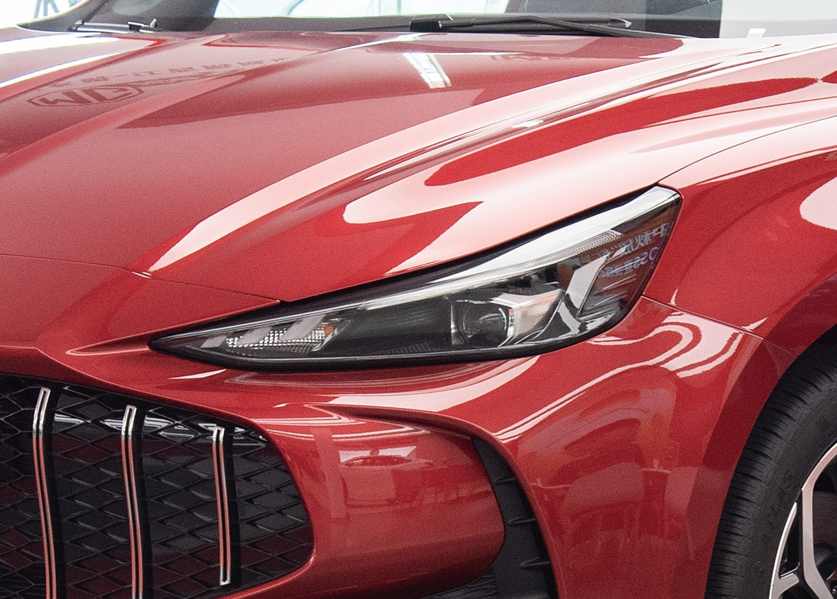 Даже бюджетные седаны в Китае оснащаются светодиодной оптикой и другими современными опциями