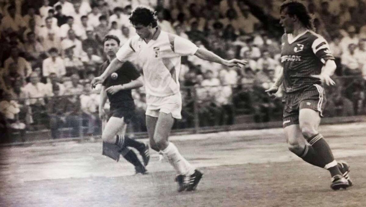 В атаке Игорь Качмазов - один из лучших игроков владикавказского Спартака