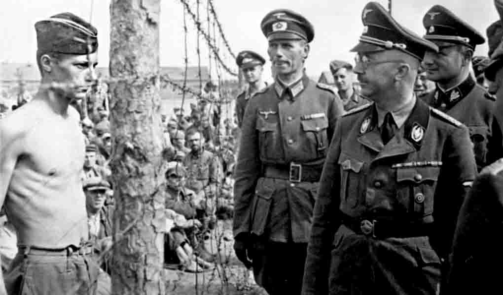 Советский солдат и рейхсфюрер СС Г.Гиммлер. 