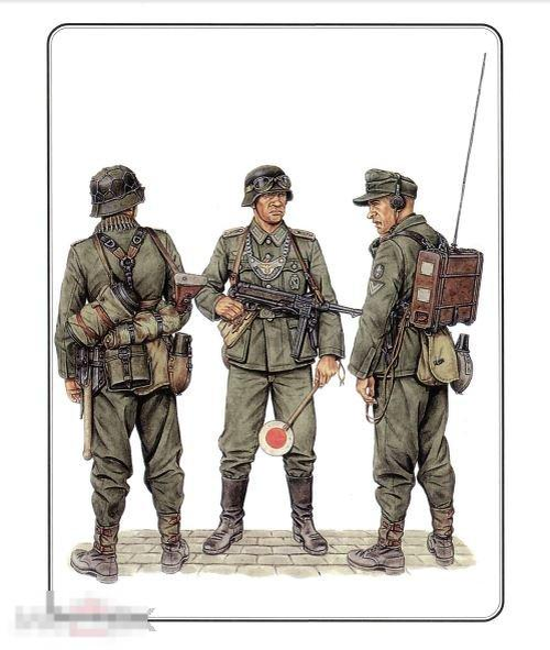 Немецкие пехотинцы. Справа радист с нарукавным знаком свяхиста.