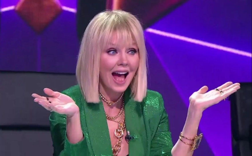    Валерия уверяет, что не знает, кто прячется за масками