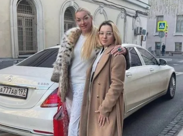 Ариадна с матерью