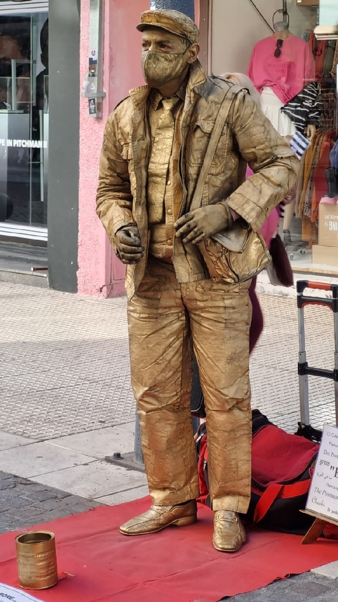 Живая статуя на улицах Сан Луиса