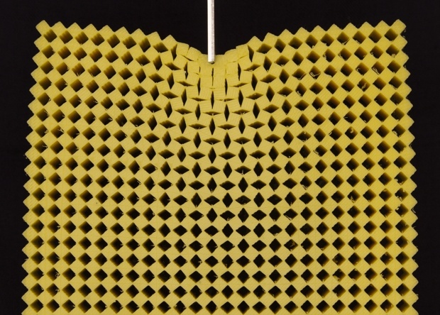 источник: https://nplus1.ru/news/2017/09/26/metamaterial