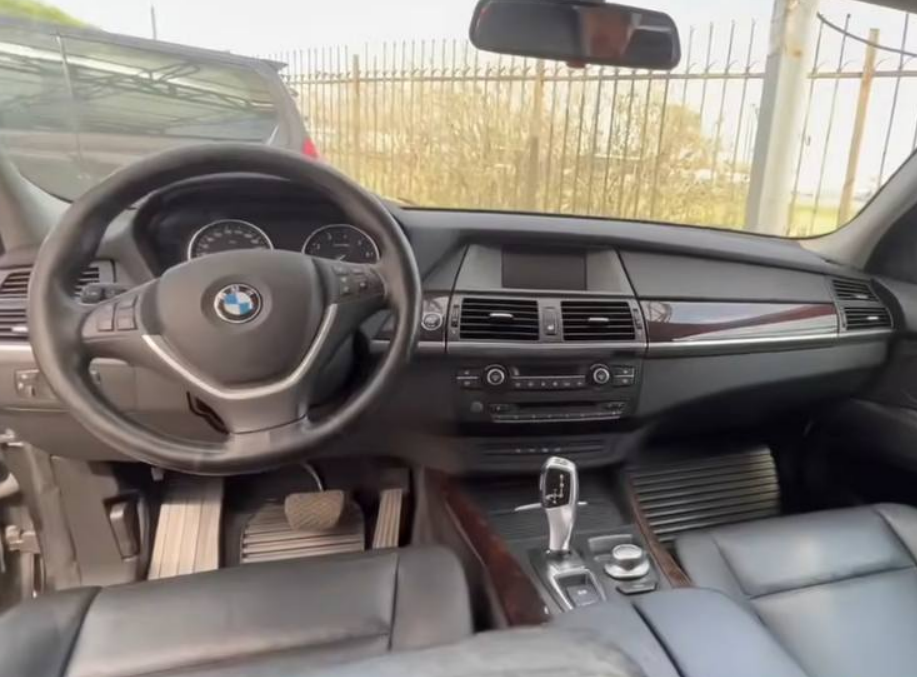 Давненько мы не видели Х5 с таким маленьким монитором