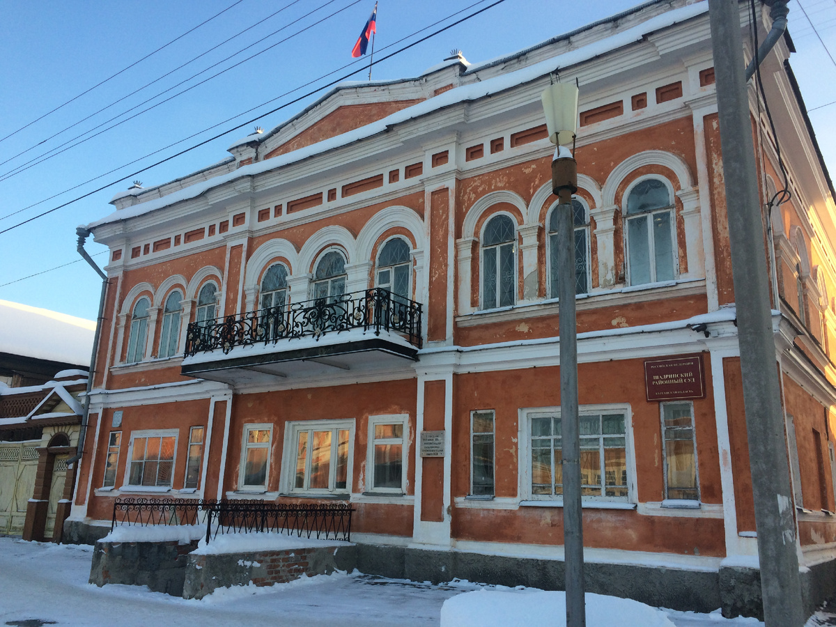 В  запутанных слуаях в Суд придется сходить не один  раз. А на фото одно из стариных зданий районного суда. 